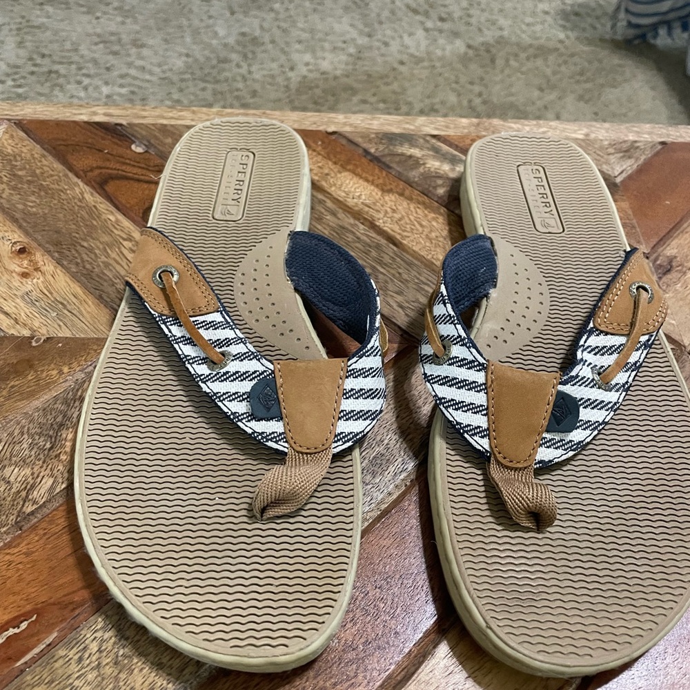 Womens sperry flip flops 8
